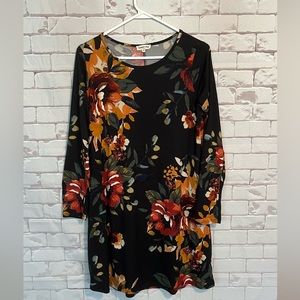 Quarter sleeve dress with flowers